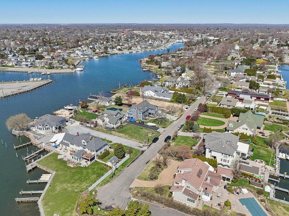 230 W Islip Road, West Islip NY 11795