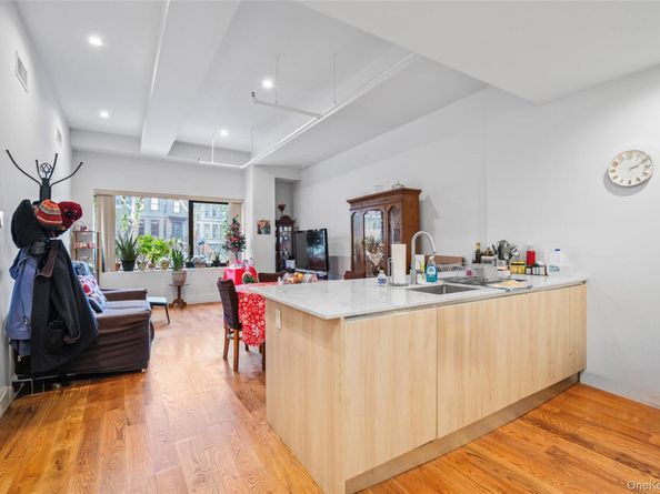 850 Metropolitan Avenue 1E, Brooklyn NY 11211