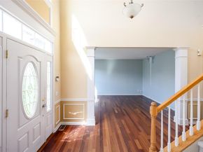 33 Avolet Court, Mount Sinai NY 11766