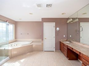 33 Avolet Court, Mount Sinai NY 11766