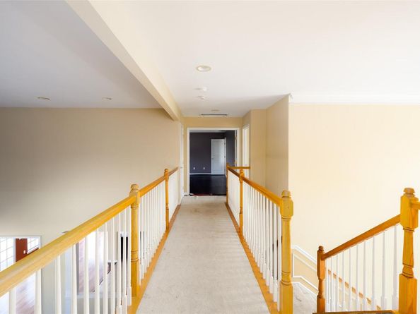 33 Avolet Court, Mount Sinai NY 11766