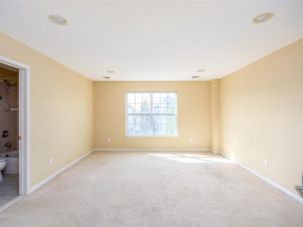 33 Avolet Court, Mount Sinai NY 11766