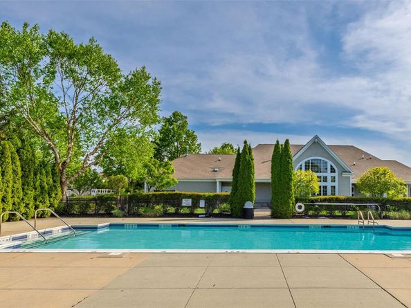 33 Avolet Court, Mount Sinai NY 11766