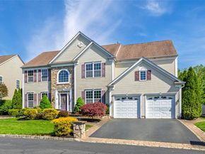 33 Avolet Court, Mount Sinai NY 11766