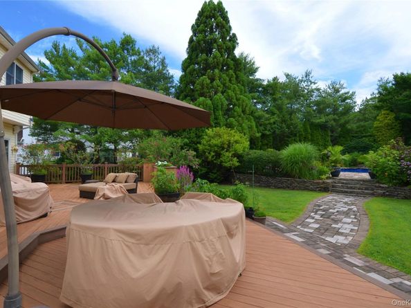 16 Dupont Court, Dix Hills NY 11746