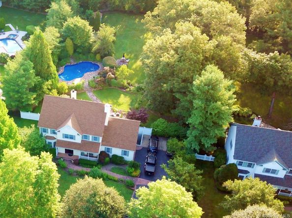 16 Dupont Court, Dix Hills NY 11746
