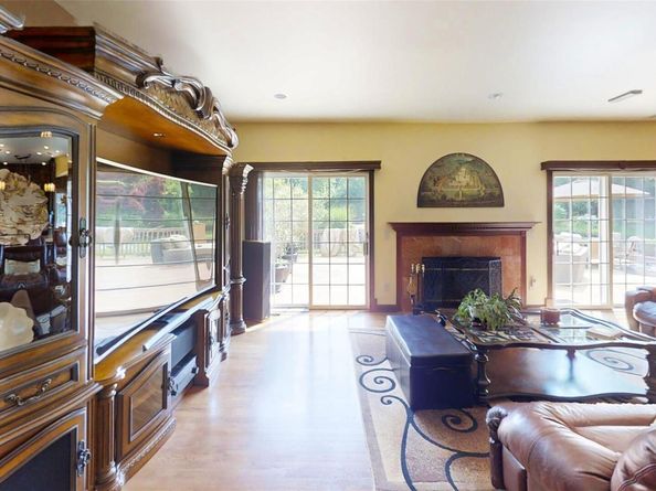 16 Dupont Court, Dix Hills NY 11746