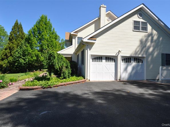 16 Dupont Court, Dix Hills NY 11746