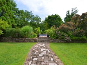 16 Dupont Court, Dix Hills NY 11746
