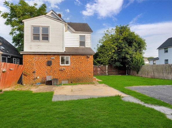 82 Heitz Place, Hicksville NY 11801
