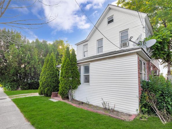 82 Heitz Place, Hicksville NY 11801