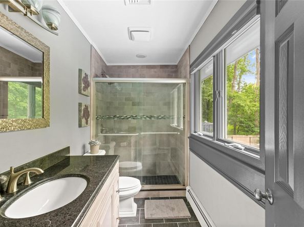 25 Cliff Road W, Wading River NY 11792