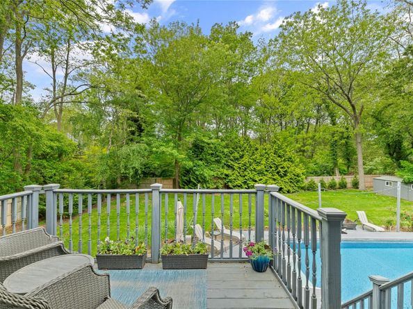 25 Cliff Road W, Wading River NY 11792