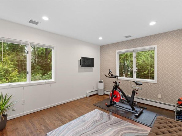 25 Cliff Road W, Wading River NY 11792