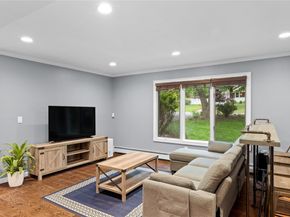 25 Cliff Road W, Wading River NY 11792
