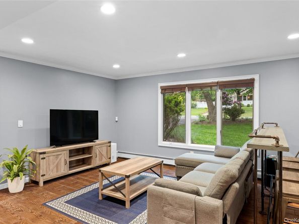 25 Cliff Road W, Wading River NY 11792