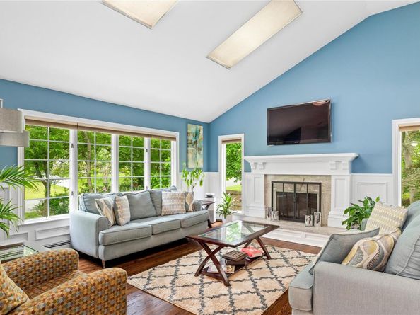 25 Cliff Road W, Wading River NY 11792