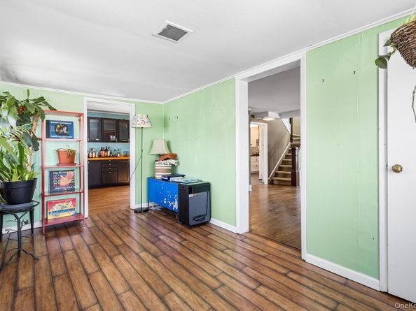 42 Robertson Road, Lynbrook NY 11563