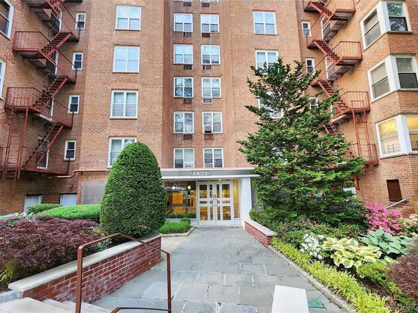209-20 18th Ave 5E, Bayside NY 11360