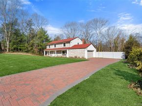 10 Mont Avenue, Dix Hills NY 11746
