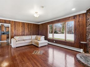 10 Mont Avenue, Dix Hills NY 11746