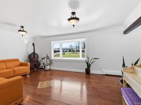 10 Mont Avenue, Dix Hills NY 11746