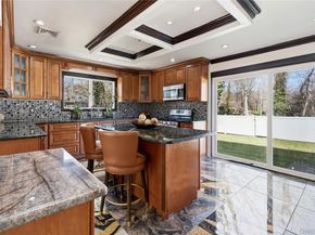 10 Mont Avenue, Dix Hills NY 11746