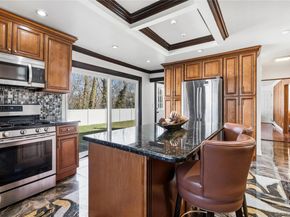 10 Mont Avenue, Dix Hills NY 11746