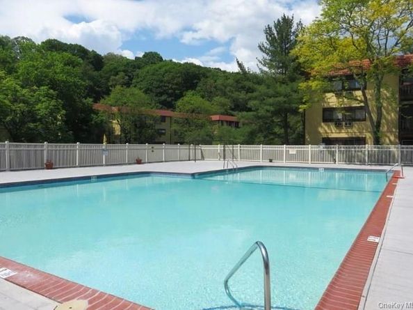 12 Granada Crescent 121, White Plains NY 10603