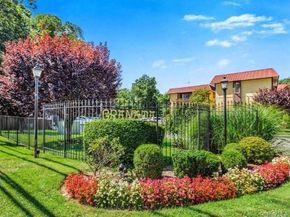 12 Granada Crescent 121, White Plains NY 10603