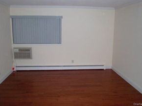 12 Granada Crescent 121, White Plains NY 10603