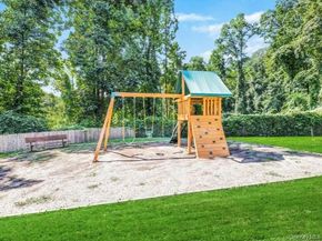 12 Granada Crescent 121, White Plains NY 10603