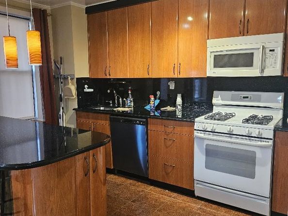 105-15 66 3F, Forest Hills NY 11375