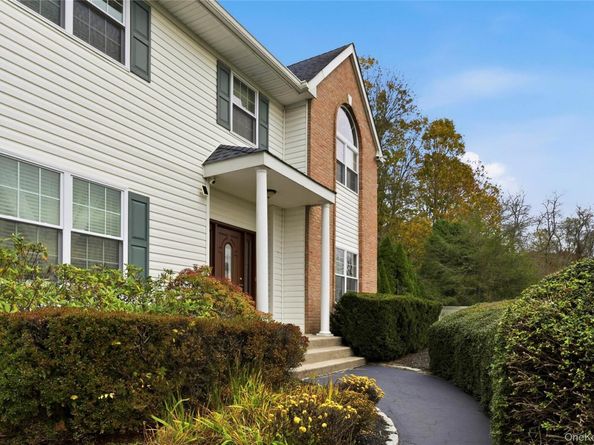 48 Windcrest Drive, Manorville NY 11949