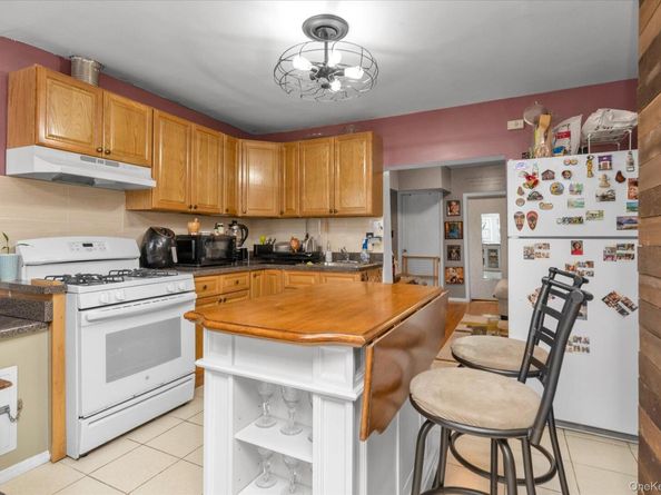 21812 141st Road, Laurelton NY 11413