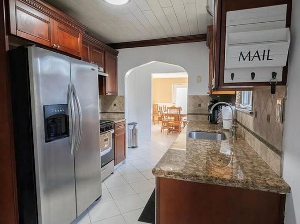 471 Windsor Place, Oceanside NY 11572