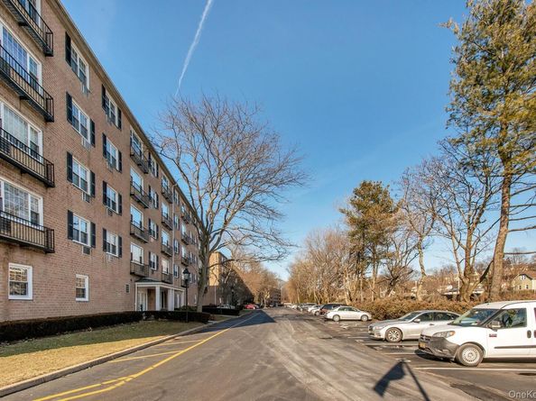 4 Consulate Drive 1B, Tuckahoe NY 10707