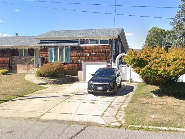 185 Throop Street, West Babylon NY 11704