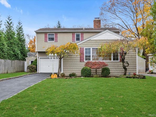 22 Fairview Road W, Massapequa NY 11758