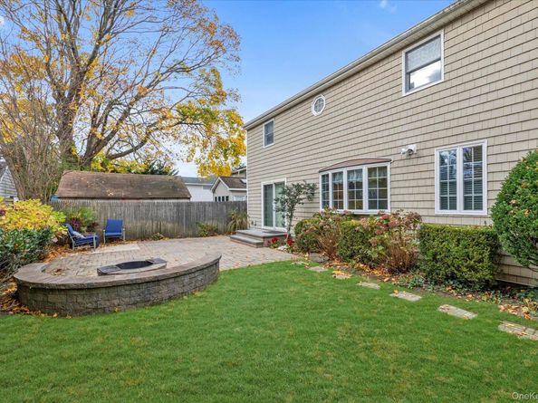 22 Fairview Road W, Massapequa NY 11758