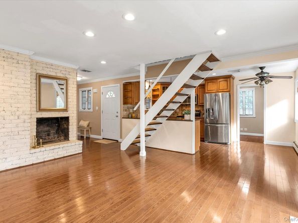 22 Fairview Road W, Massapequa NY 11758