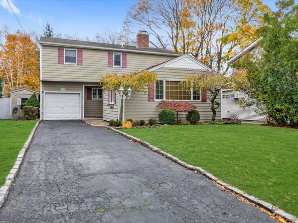 22 Fairview Road W, Massapequa NY 11758