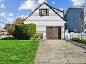 4 E. Carpenter Street, Valley Stream NY 11580