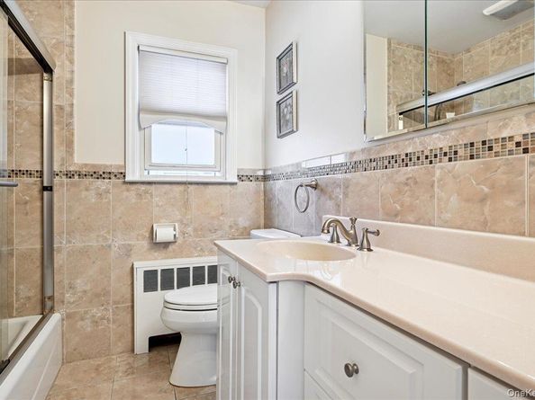 4 E. Carpenter Street, Valley Stream NY 11580