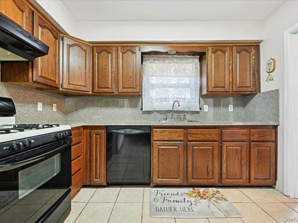 4 E. Carpenter Street, Valley Stream NY 11580