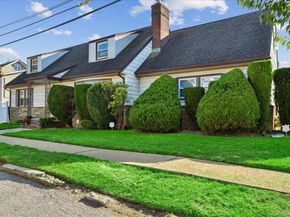 4 E. Carpenter Street, Valley Stream NY 11580