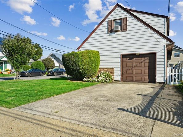 4 E. Carpenter Street, Valley Stream NY 11580