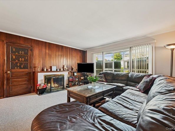 4 E. Carpenter Street, Valley Stream NY 11580