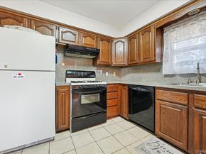 4 E. Carpenter Street, Valley Stream NY 11580