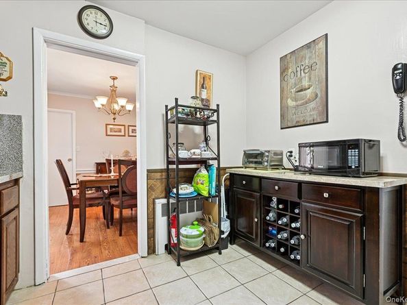 4 E. Carpenter Street, Valley Stream NY 11580